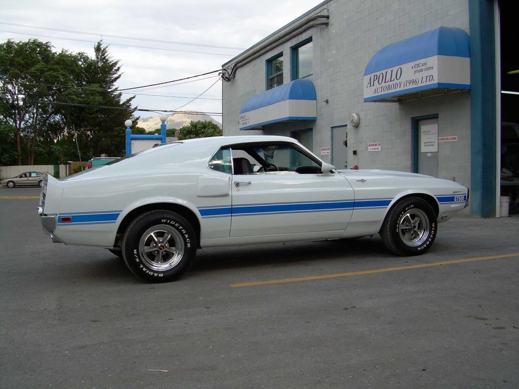 Apollo Autobody | Classic lines on this automobile